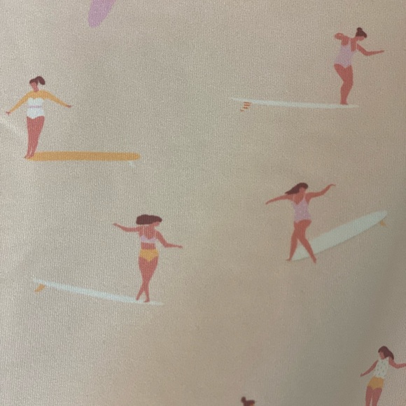 New Surfer chick rashguard - Picture 3 of 3